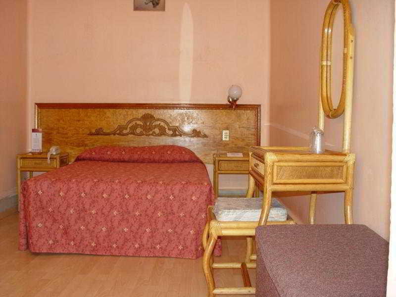 פואבלה Hotel Imperial מראה חיצוני תמונה